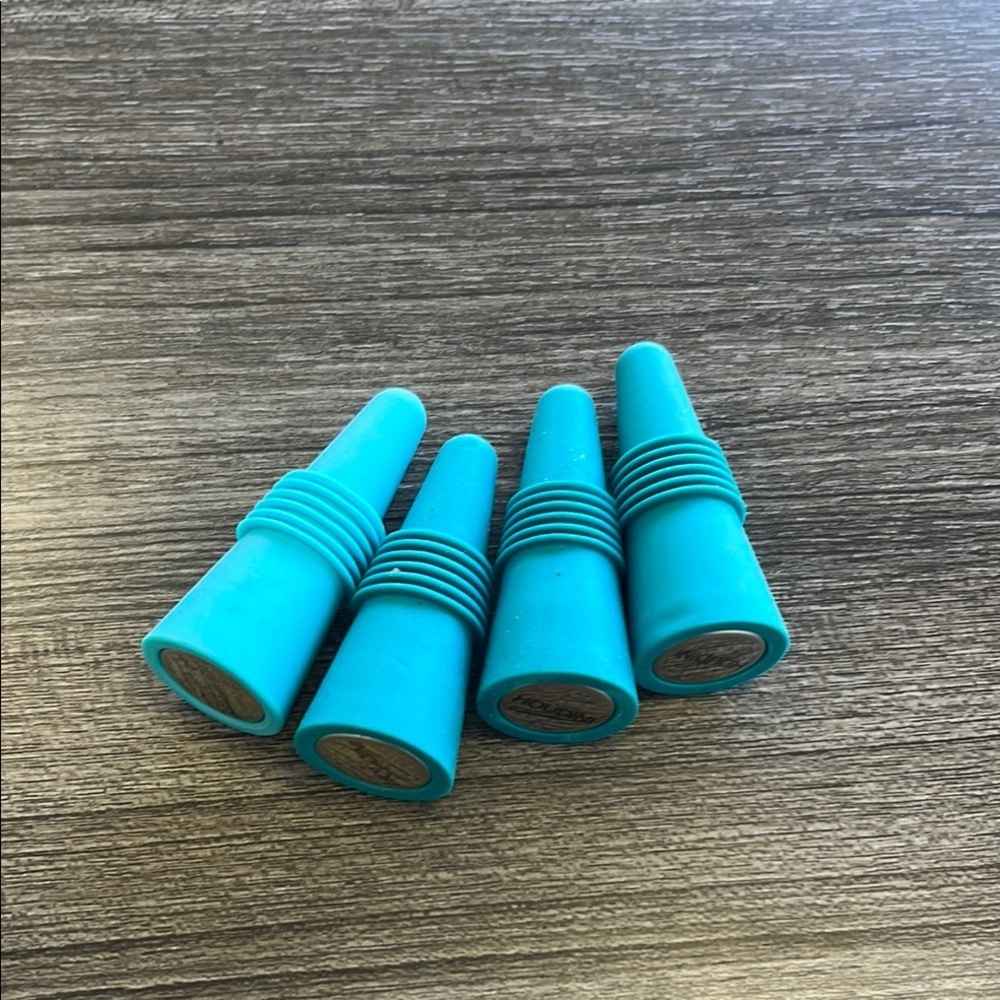 Set of 4 Houdini Blue Silicone Wine Stoppers